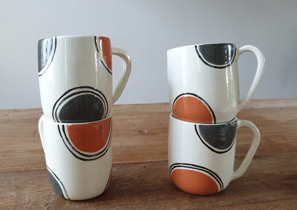 4 Mugs “70’s”